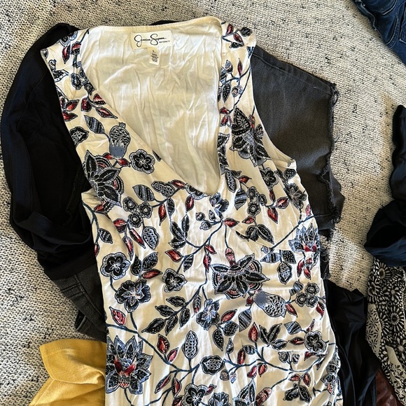 Maternity wardrobe! Tons of great quality maternity clothes - Picture 4 of 16